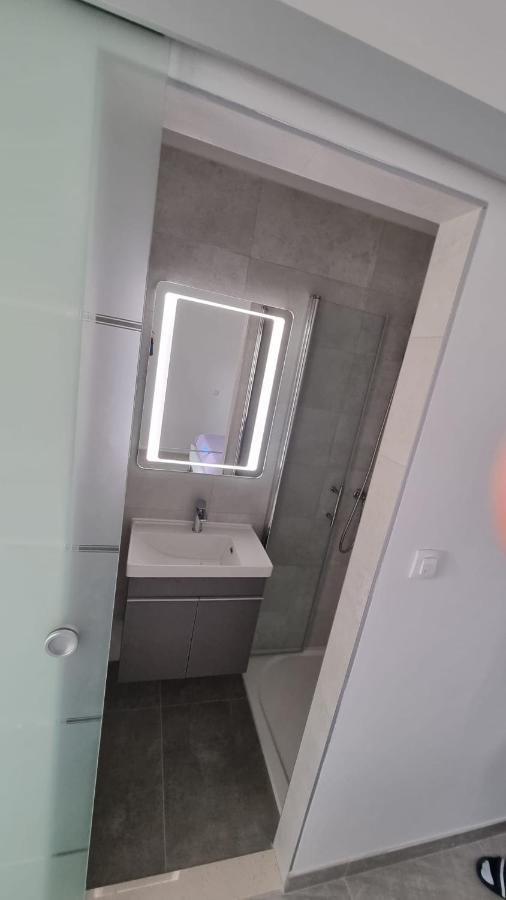 Room Airport Split Kaštela Εξωτερικό φωτογραφία